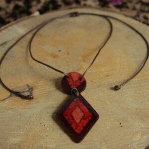 Kette "Kalibe" in der Länge verstellbar und in der Farbe rot