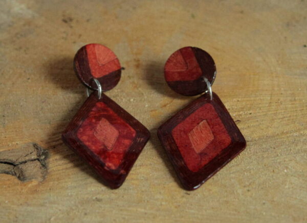 Ohrringe "Kaliberet" in der Farbe rot (Stecker)