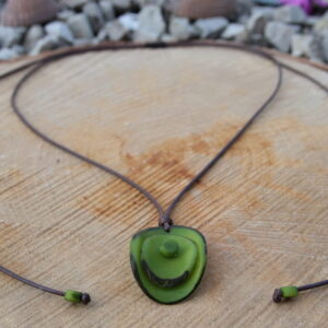 Kette "Zaina“ aus der Tagua Nuss in der Länge verstellbar und in verschiedenen Farben