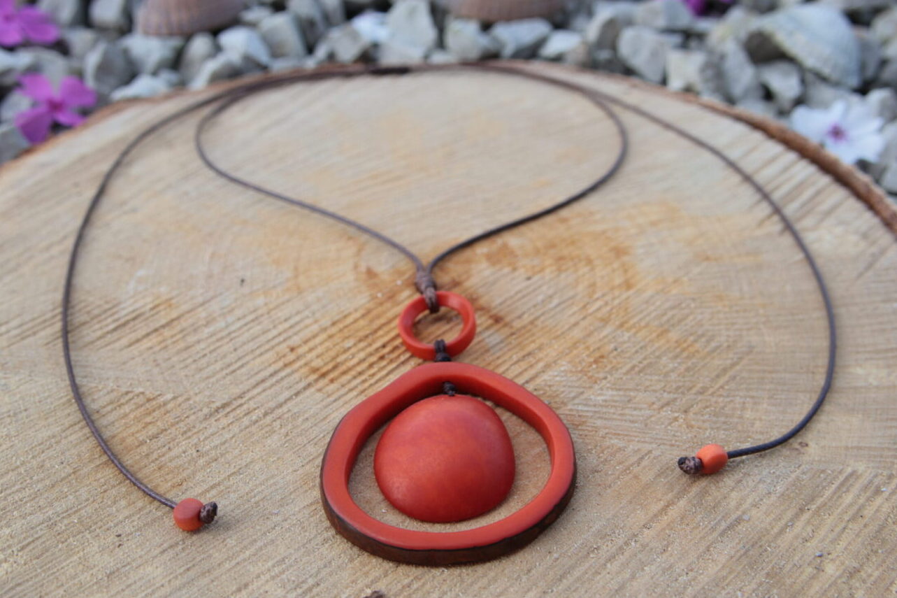 Kette "Saya“ aus der Tagua Nuss in der Länge verstellbar und in verschiedenen Farben – Bild 7