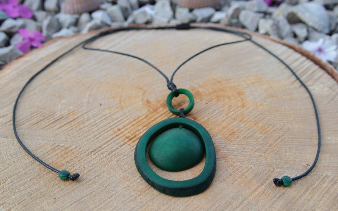 Kette "Saya“ aus der Tagua Nuss in der Länge verstellbar und in verschiedenen Farben – Bild 4