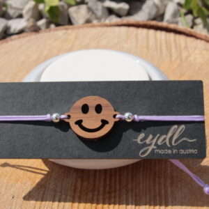 Armband "Smiley" Holz Nuss in der Länge verstellbar. Band in der Farbe lila