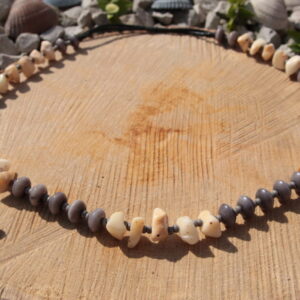 Kette "Josie“ aus der Tagua Nuss in der Länge verstellbar und in der Farbe natur und grau