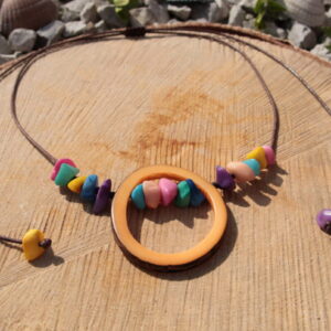 Kette "Emily“ aus der Tagua Nuss in der Länge verstellbar und in der Farbe mit bunt (pastell)