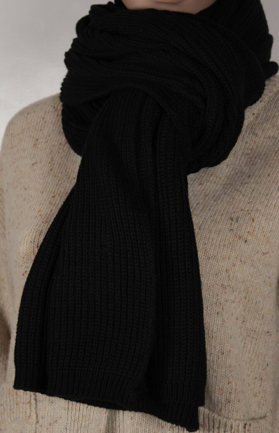 Rippstrick Schal NAGNA von melawear in der Farbe schwarz – Bild 3