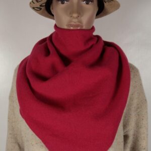 Dreieckstuch von Giesswein aus Schurwolle in der Farbe rot