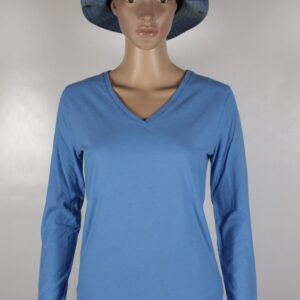 Das Langarmshirt TARANA aus 100% Bio-Baumwolle bietet nachhaltigen Komfort und stilvolles Design. Mit V-Ausschnitt, Ripp-Bündchen und pflegeleichtem Single Jersey ist es ideal für umweltbewusste Fashion-Liebhaber. GOTS- und vegan – perfekt für deinen ökologischen Lifestyle!